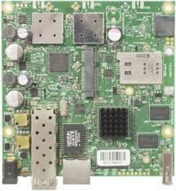 MikroTik RouterBOARD 922UAGS-5HPacD with 5GHz radio,1 Gb LAN,1 SFP,1 sim slot and 2 MMC